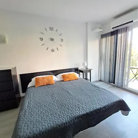 Minerva Red Sun Studio Apartment *