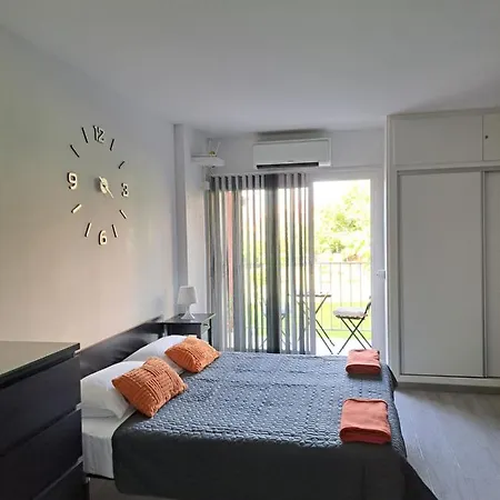 Minerva Red Sun Studio Apartment *